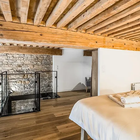 Lovely Escapade In Downtown Apartment