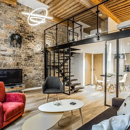 Lovely Escapade In Downtown Apartment *